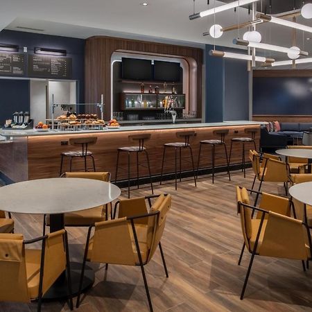 Hotel Courtyard By Marriott Olympia Esterno foto