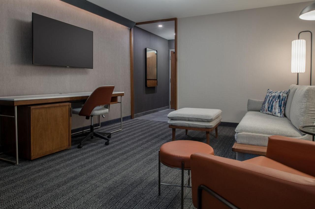Hotel Courtyard By Marriott Olympia Esterno foto