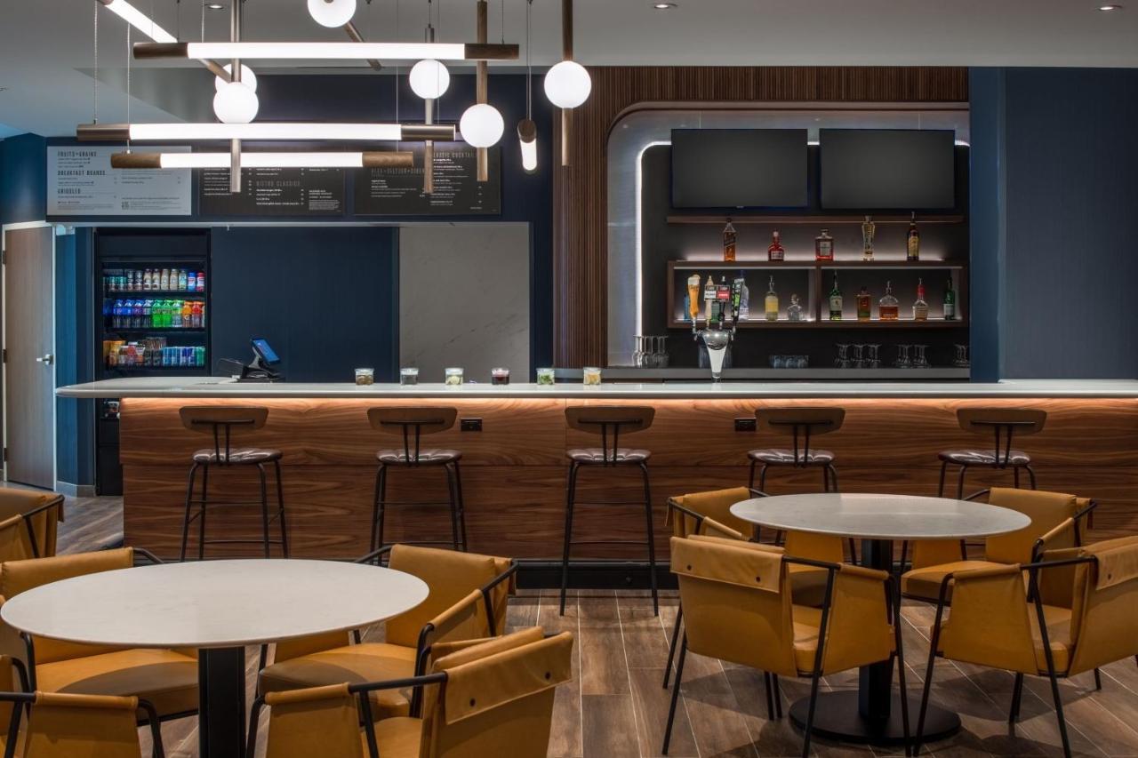 Hotel Courtyard By Marriott Olympia Esterno foto