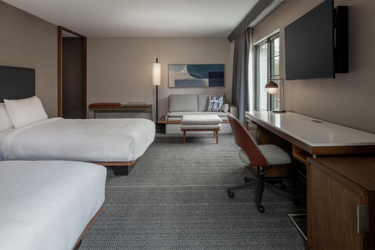 Hotel Courtyard By Marriott Olympia Esterno foto